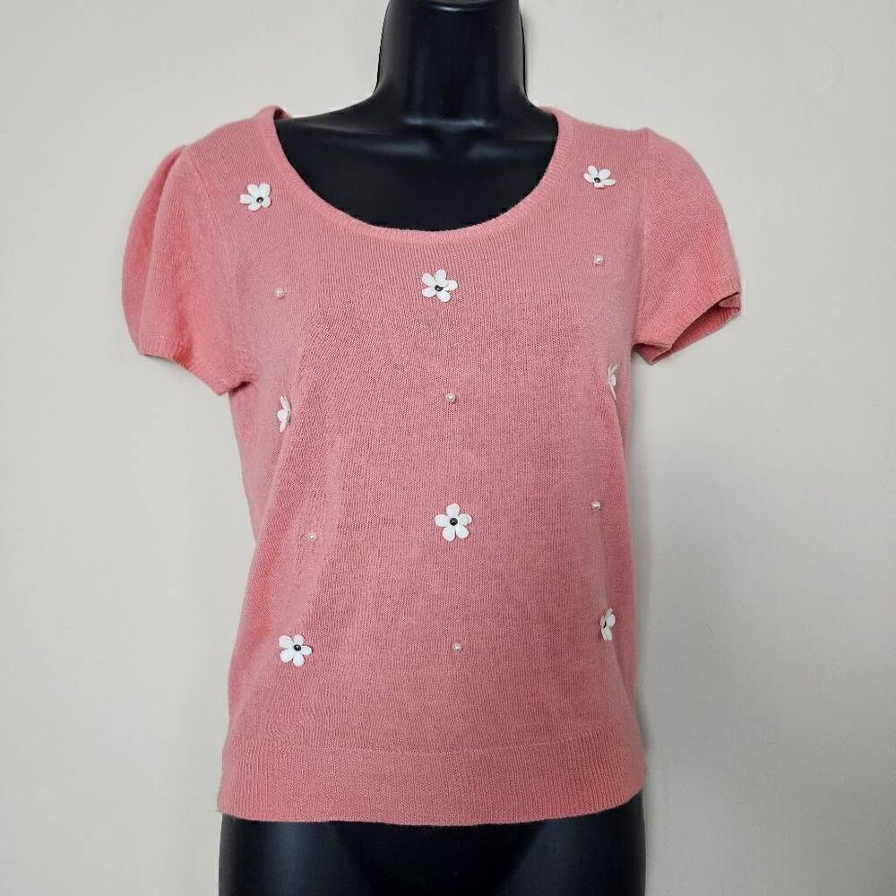 Ingni Short Sleeved Sweater with Floral Applique